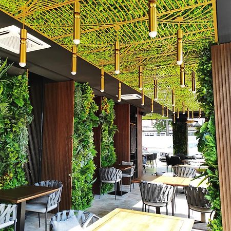 Hotel Kristal Focsani Ngoại thất bức ảnh
