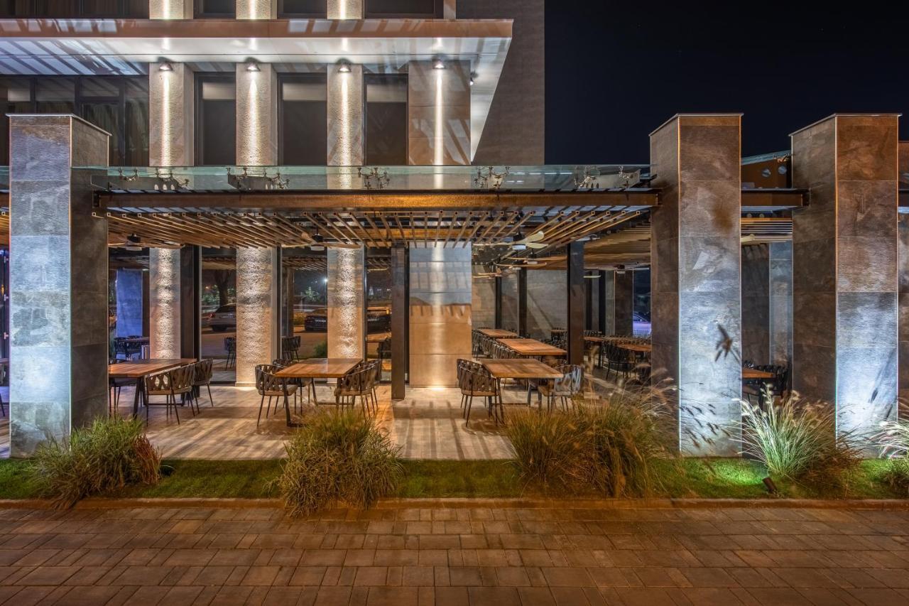 Hotel Kristal Focsani Ngoại thất bức ảnh