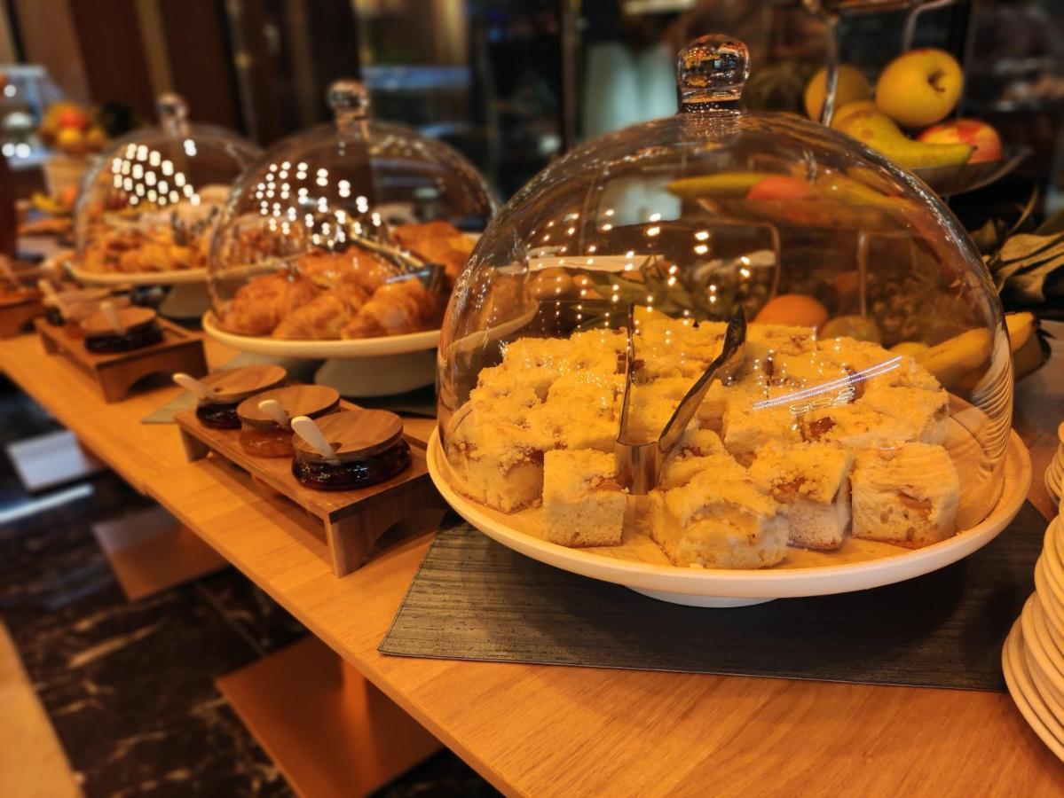 Hotel Kristal Focsani Ngoại thất bức ảnh