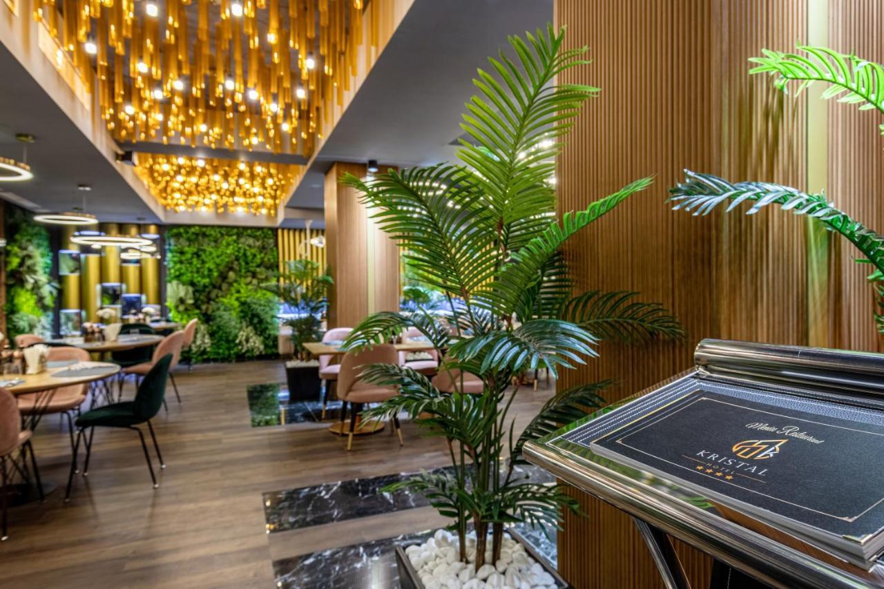 Hotel Kristal Focsani Ngoại thất bức ảnh