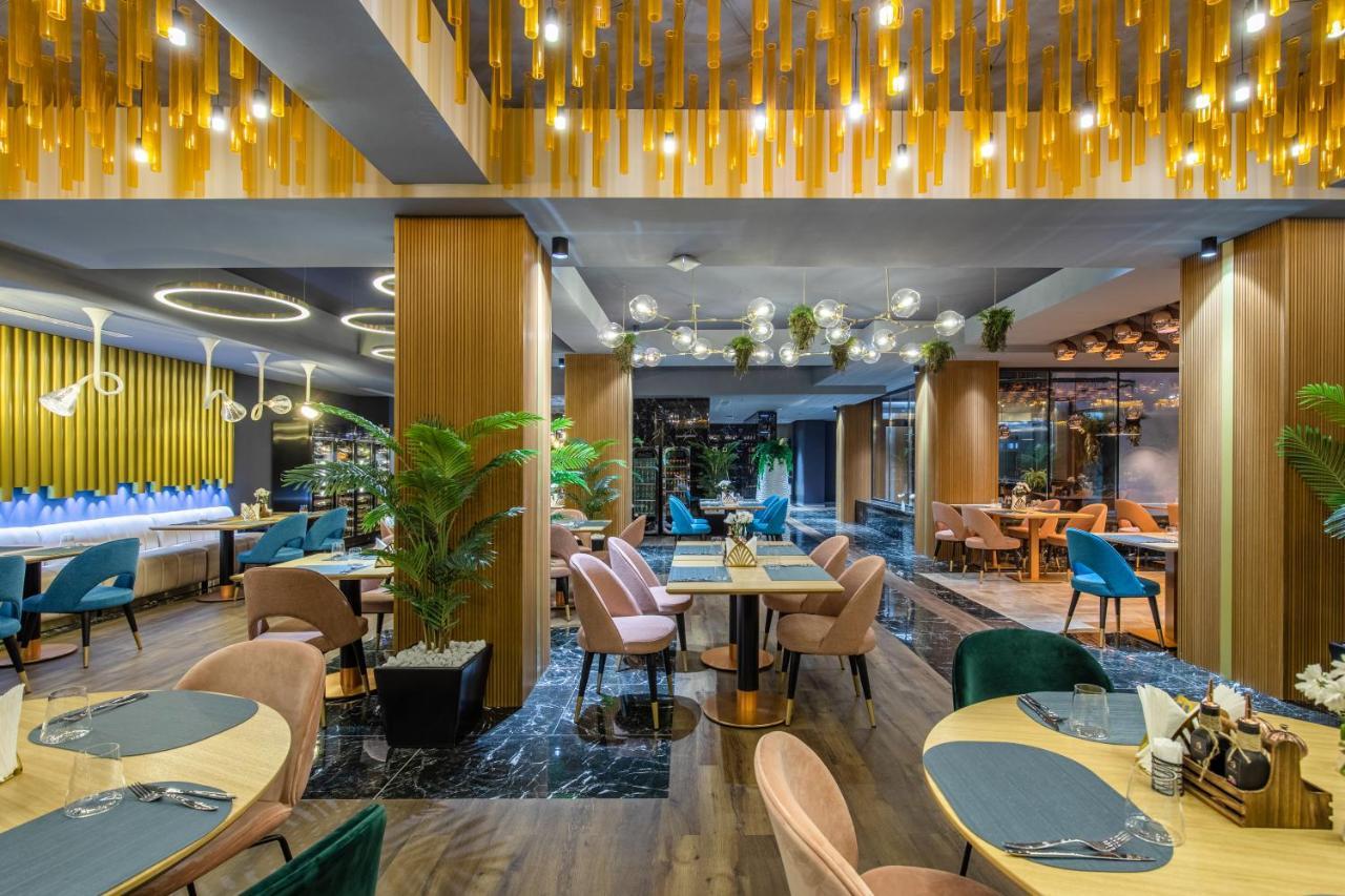 Hotel Kristal Focsani Ngoại thất bức ảnh