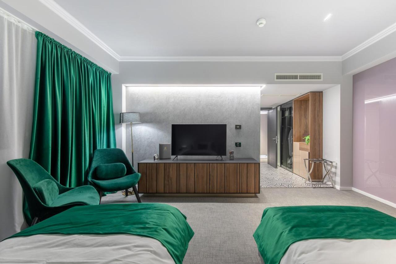 Hotel Kristal Focsani Ngoại thất bức ảnh