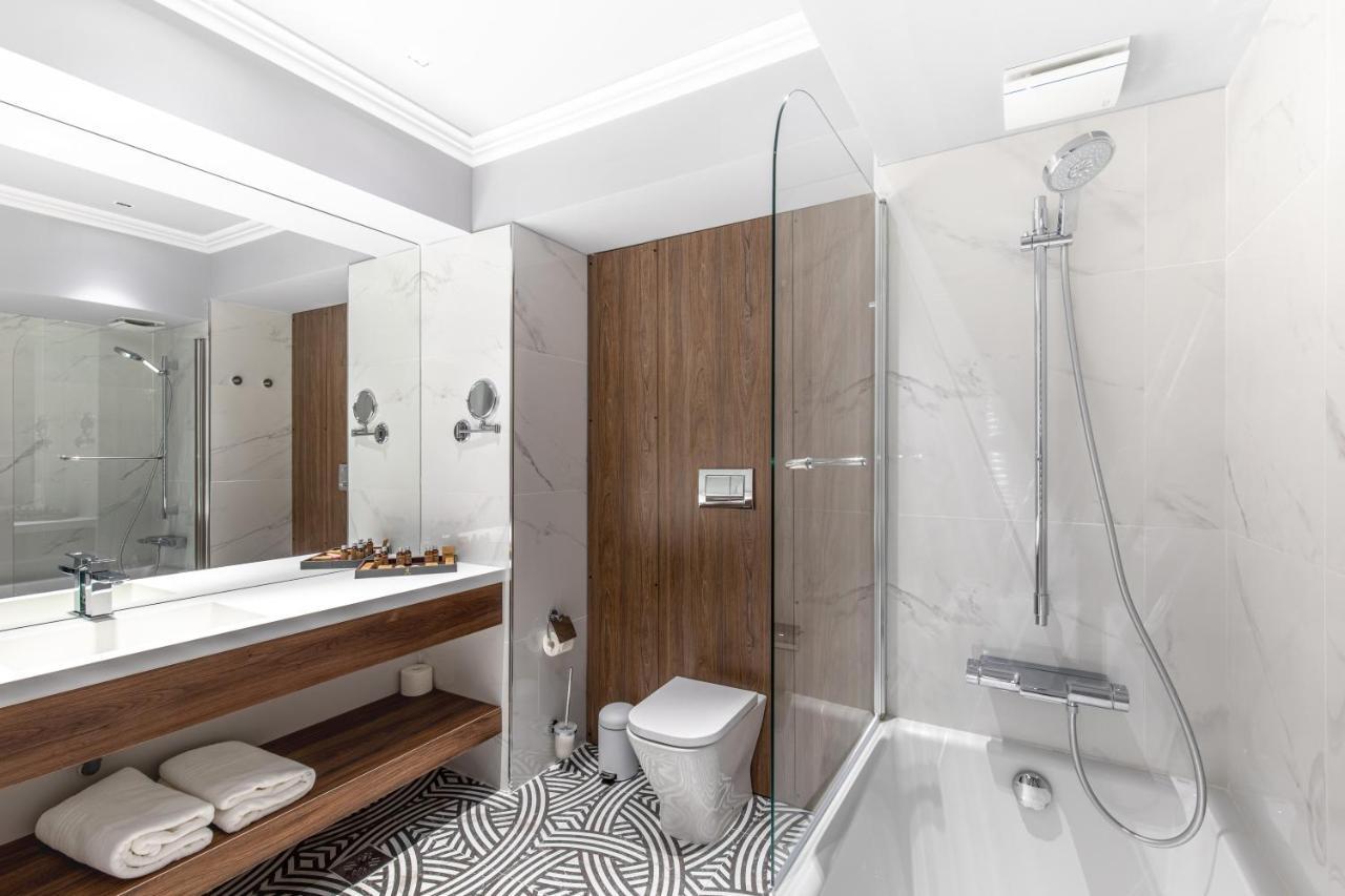Hotel Kristal Focsani Ngoại thất bức ảnh