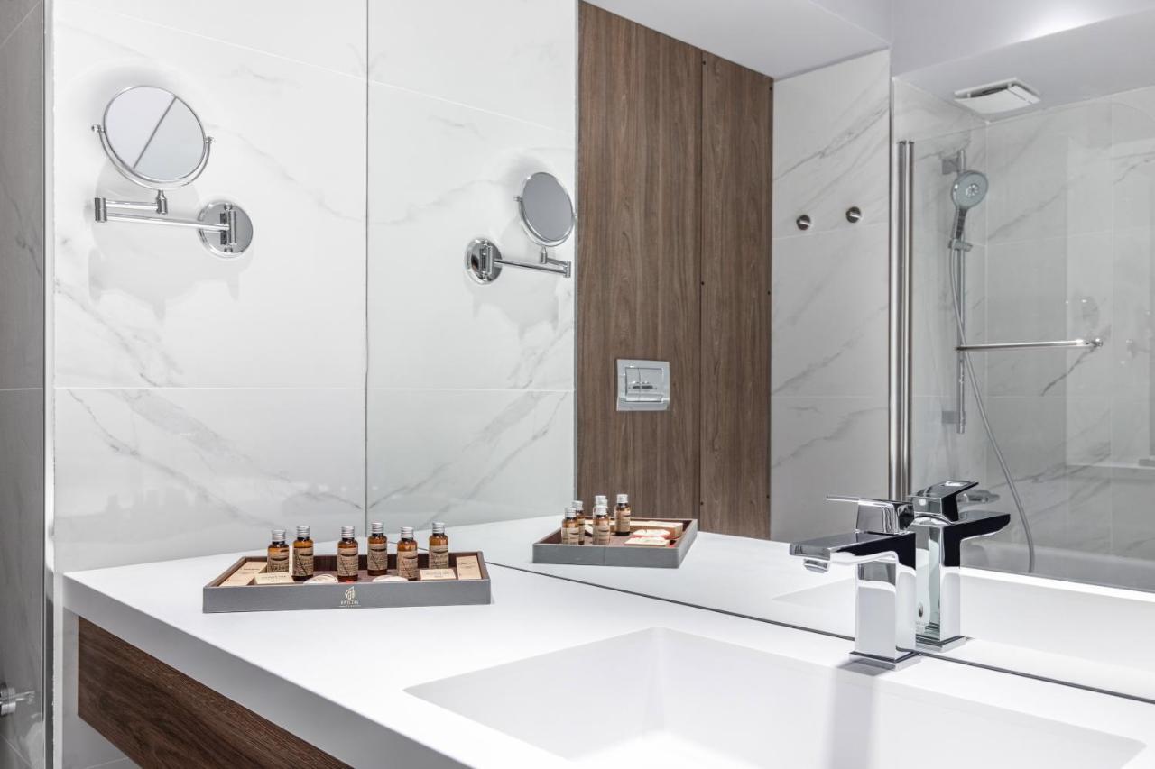 Hotel Kristal Focsani Ngoại thất bức ảnh