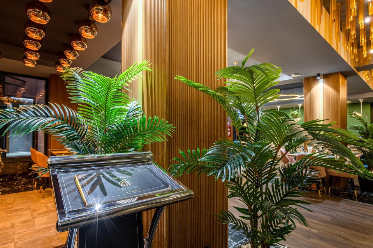 Hotel Kristal Focsani Ngoại thất bức ảnh