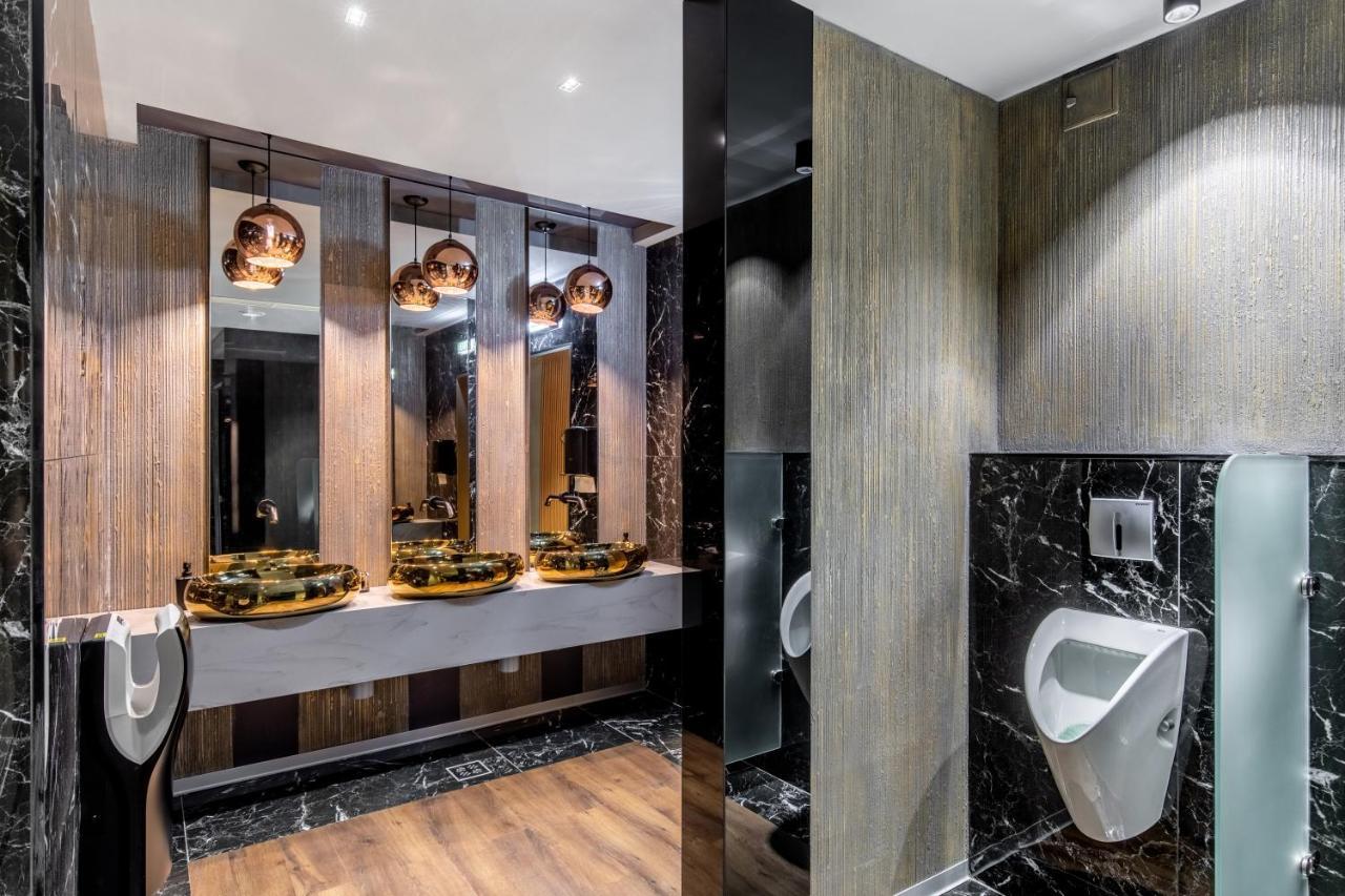 Hotel Kristal Focsani Ngoại thất bức ảnh