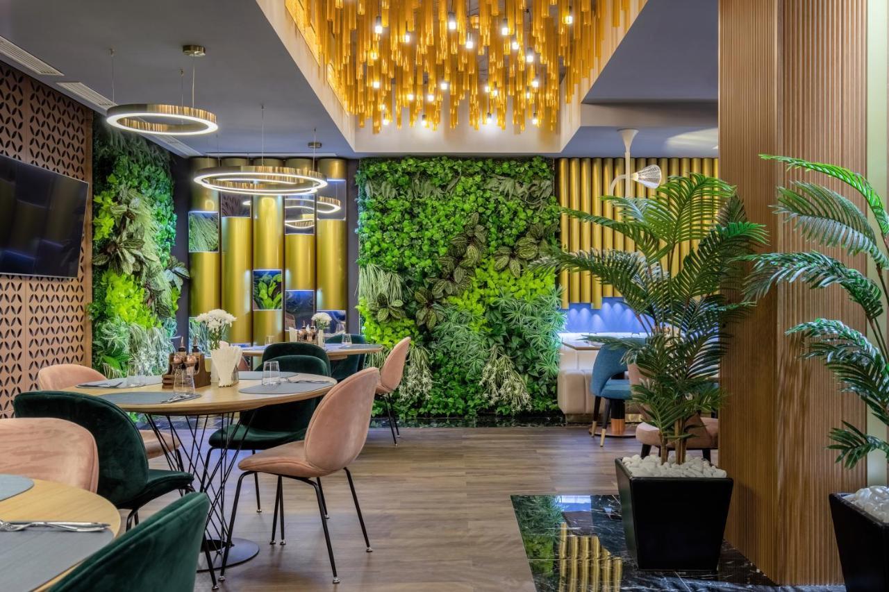 Hotel Kristal Focsani Ngoại thất bức ảnh