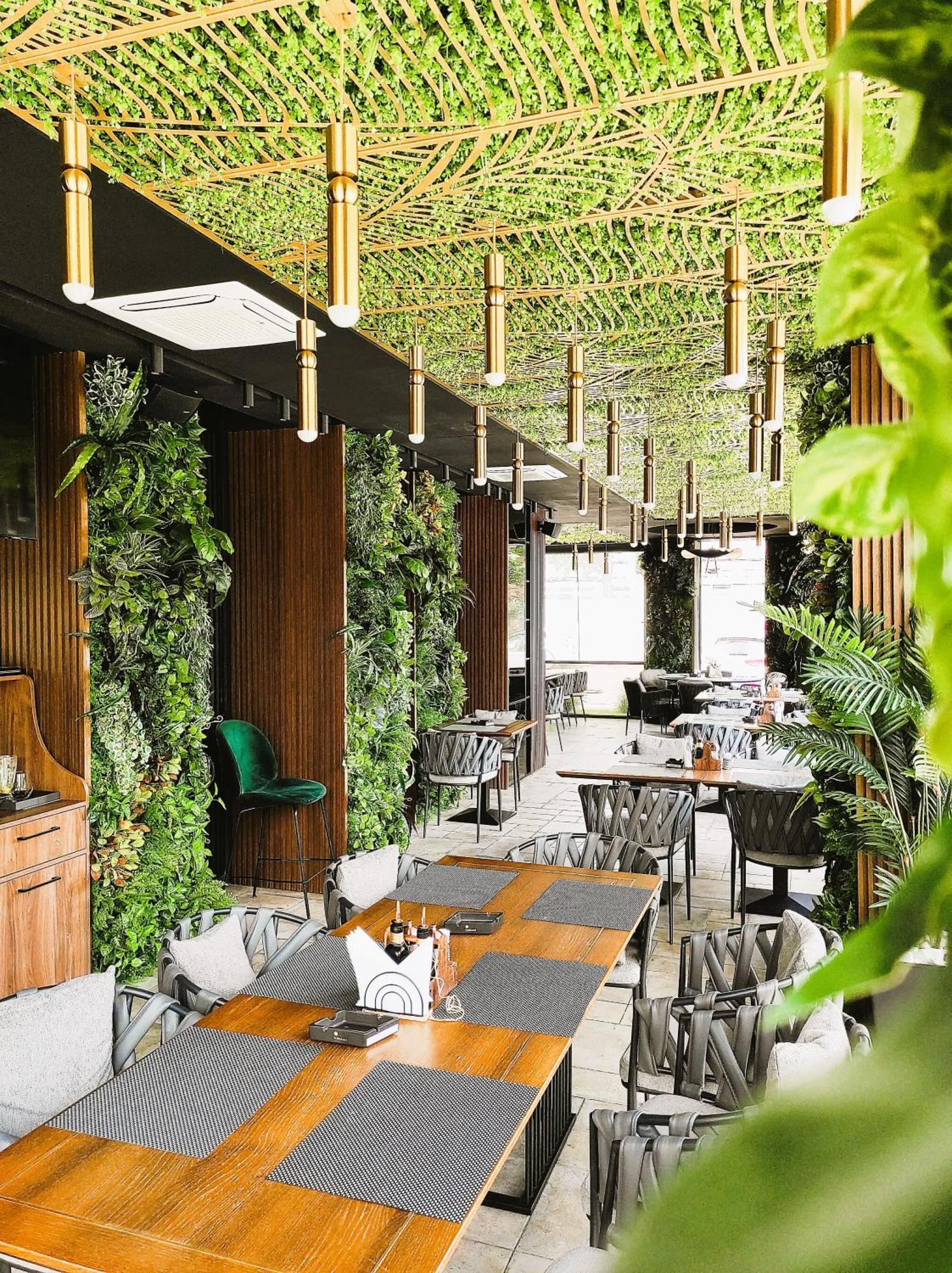 Hotel Kristal Focsani Ngoại thất bức ảnh